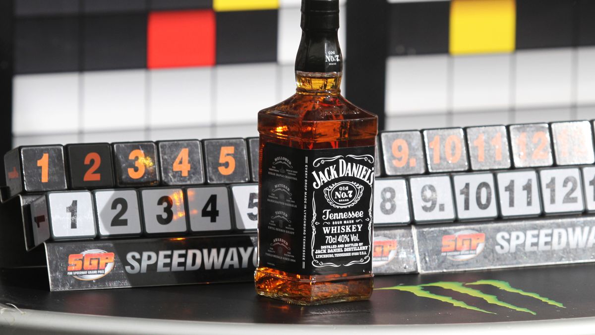 Speedway Grand Prix Whisky na stole