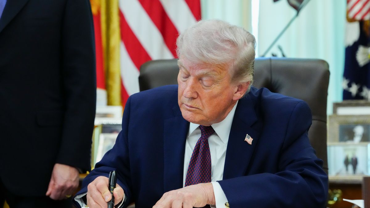 US President Donald Trump signs an executive order in the Oval Office of the White House in Washington, DC, US, on Tuesday, March 31, 2026. Trump signed an executive order Tuesday intended to make it harder for voters to cast mail-in ballots, escalating his long-running campaign against a practice used by millions of Americans. Photographer: Aaron Schwartz/CNP/Bloomberg via Getty Images