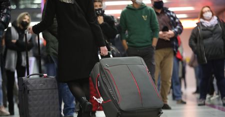 Nowy szczep koronawirusa. Poznań. Prawie 1,5 tys. osób przyleciało z Wysp. Ile zrobiło test?