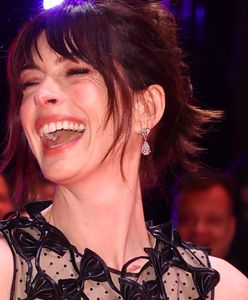 Anne Hathaway w "nagiej sukience". Gwiazda zachwyciła na Berlinale 2023
