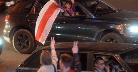 Białoruś. Brawurowa akcja kierowcy. Uratował mężczyznę przed OMON