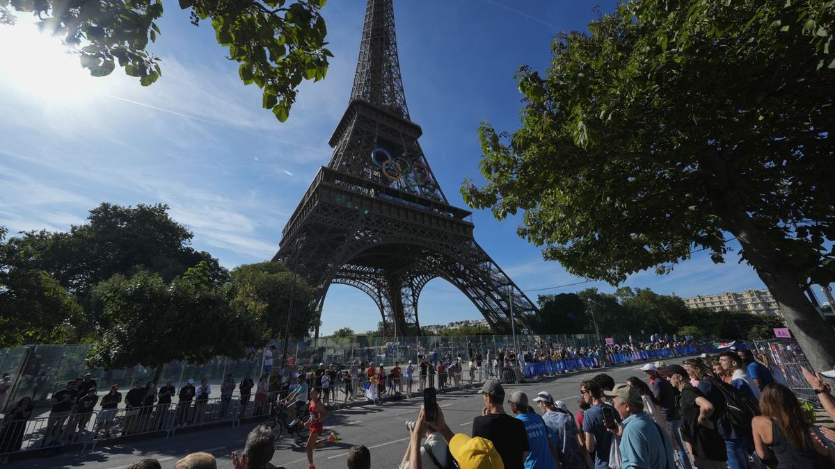 Getty Images / Rebecca Blackwell - Pool/Getty Images / Na zdjęciu: Wieża Eiffla