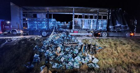 Pożar na trasie. Akcja straży, spłonął tir