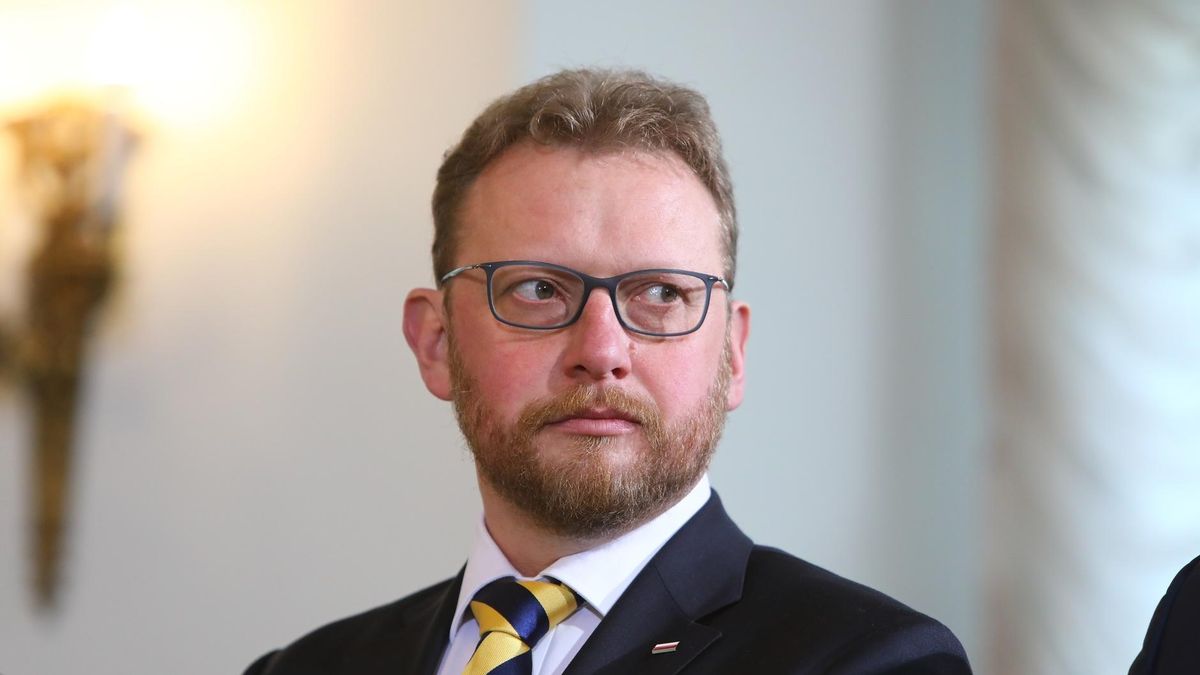 Dziennikarze ustalili, że minister korzystał z niezabezpieczonej skrzynki mailowej