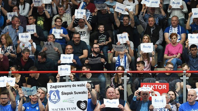 Newspix / Michal Kosc / PressFocus / Na zdjęciu: kibice Ślepska Suwałki