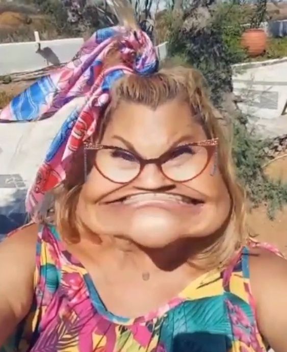 Katarzyna Skrzynecka na Instagramie jako "Stara Flądra"