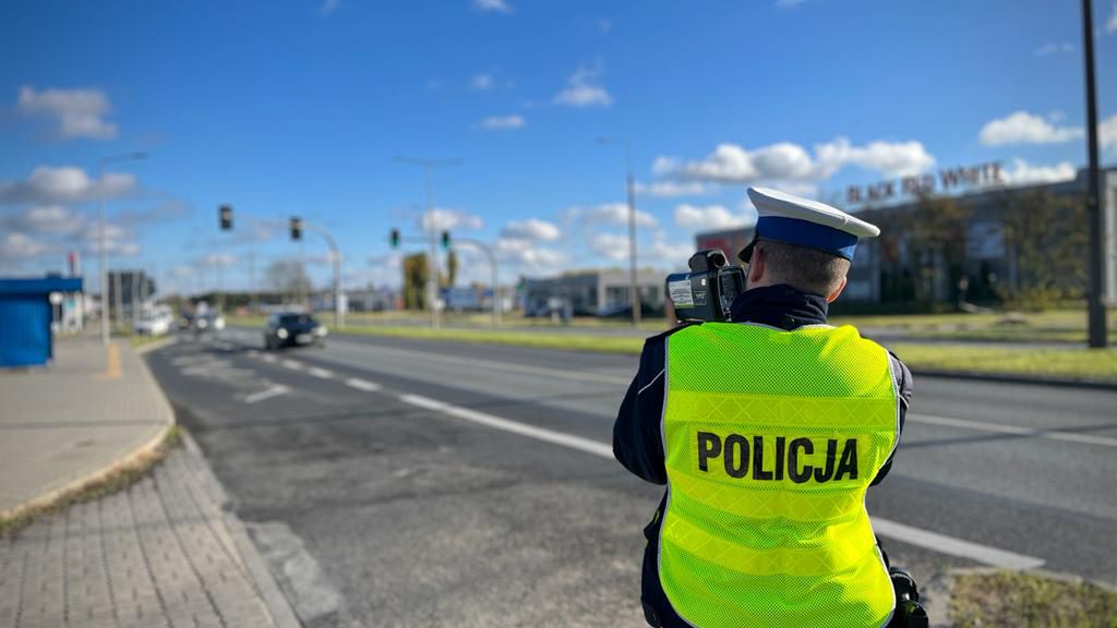 Policjant z "suszarką"