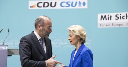 UE nie mogła negocjować twardziej. "Jest zależna od USA"