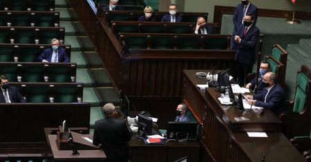 Awantura w Sejmie przez brak maseczki. Grzegorz Braun wykluczony z obrad