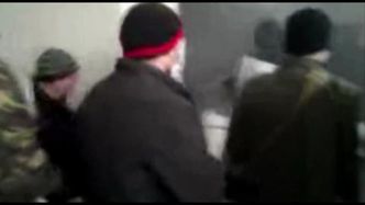 Prorosyjscy aktywiści zajmują posterunek w Gorłówce.