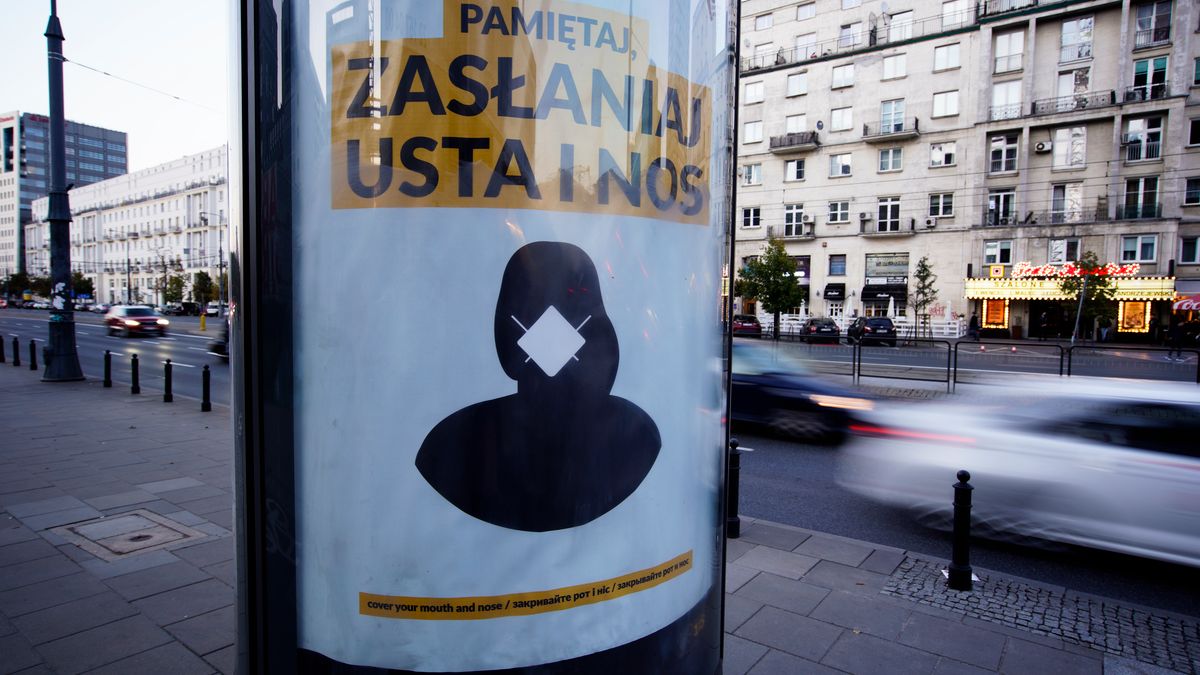 Maseczka w samochodzie się przydaje, choć nie trzeba w niej jeździć