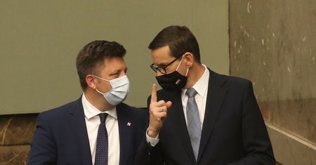 Dworczyk "pacyfikował" media? "Rozbroić bombę zanim wybuchnie"