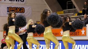 Cheerleaderki podczas meczu Transfer Bydgoszcz - Lotos Trefl Sopot (foto)