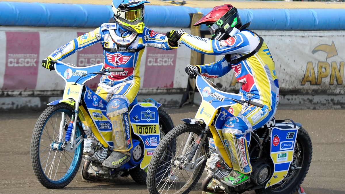 WP SportoweFakty / Oliwer Kubus / Na zdjęciu: Hubert Łęgowik (kask niebieski) i Kevin Woelbert