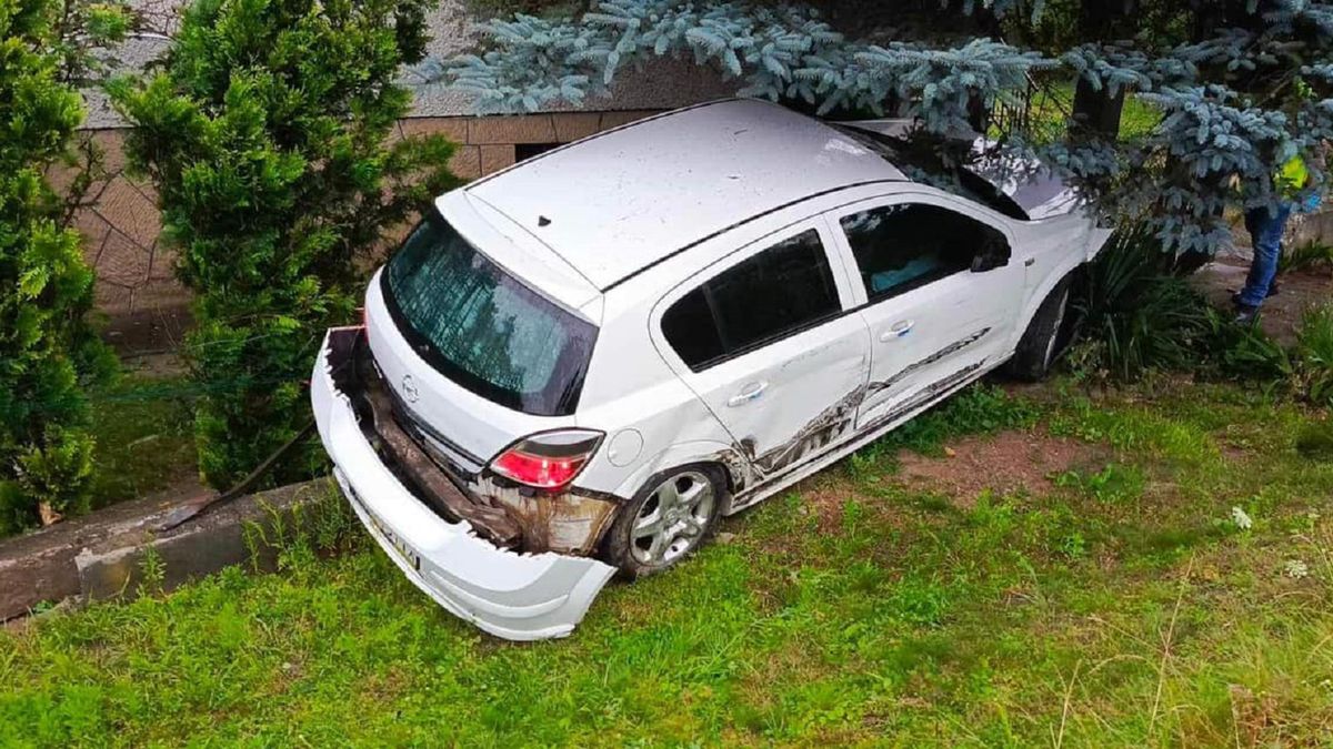 Pościg za 30-latkiem nie skończył się w momencie rozbicia jego samochodu