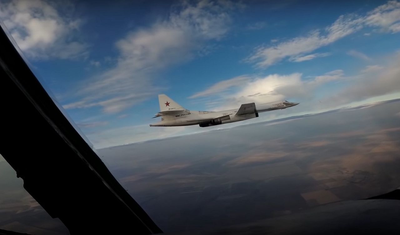Rosyjskie bombowce Tu-160 przy polskiej granicy. MON komentuje