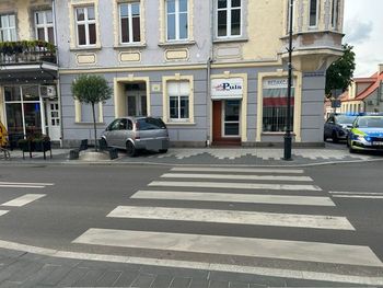 Pijany ukradł auto byłej partnerki. Jazdę zakończył na ścianie budynku
