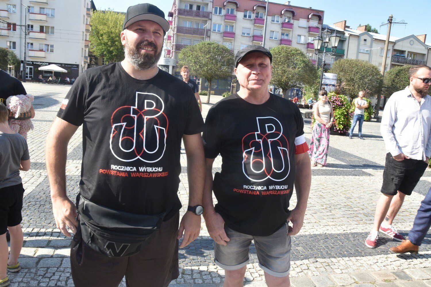 W zeszłym roku 1 sierpnia o 17.00 na Starym Rynku było około sto osób.
