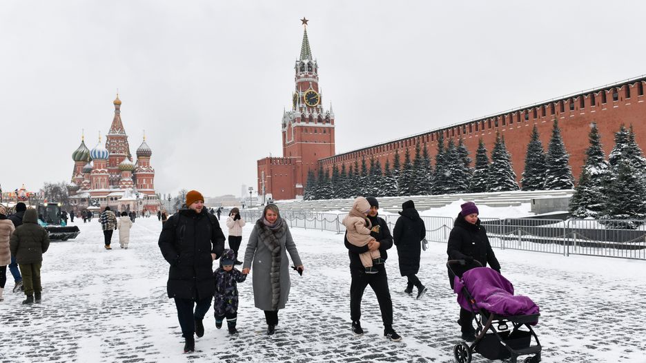 MOSCOW, RUSSIA - FEBRUARY 16: People walk at the Red Square during a snowy day as they continue their daily life on a cold weather in Moscow, Russia on February 16, 2024. (Photo by Alexander Manzyuk/Anadolu via Getty Images)