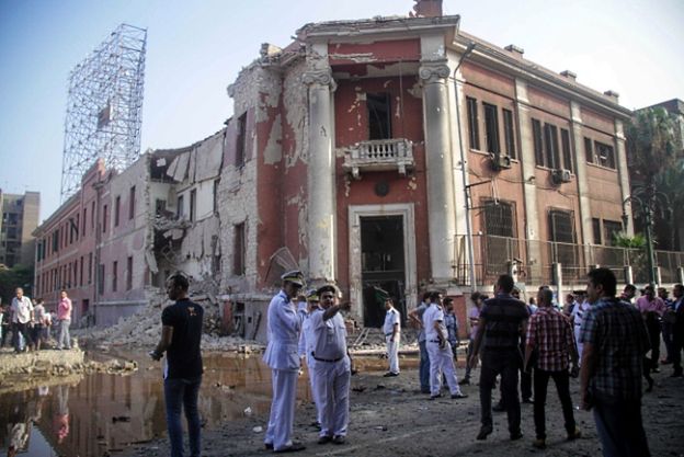 Eksplozja przed włoskim konsulatem w centrum Kairu