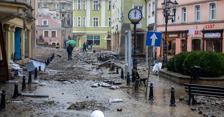 Restauracja po przejściu fali w Kłodzku. "Nie ma do czego wracać"