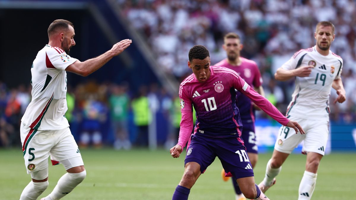 PAP/EPA / ANNA SZILAGYI / Na zdjęciu: reprezentanci Niemiec i Węgier