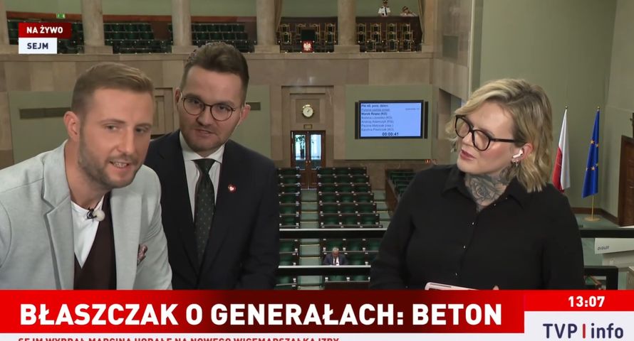 Miłosz Kłeczek wyprowadzony z sali parlamentarnej. Przerwał rozmowę w TVP Info