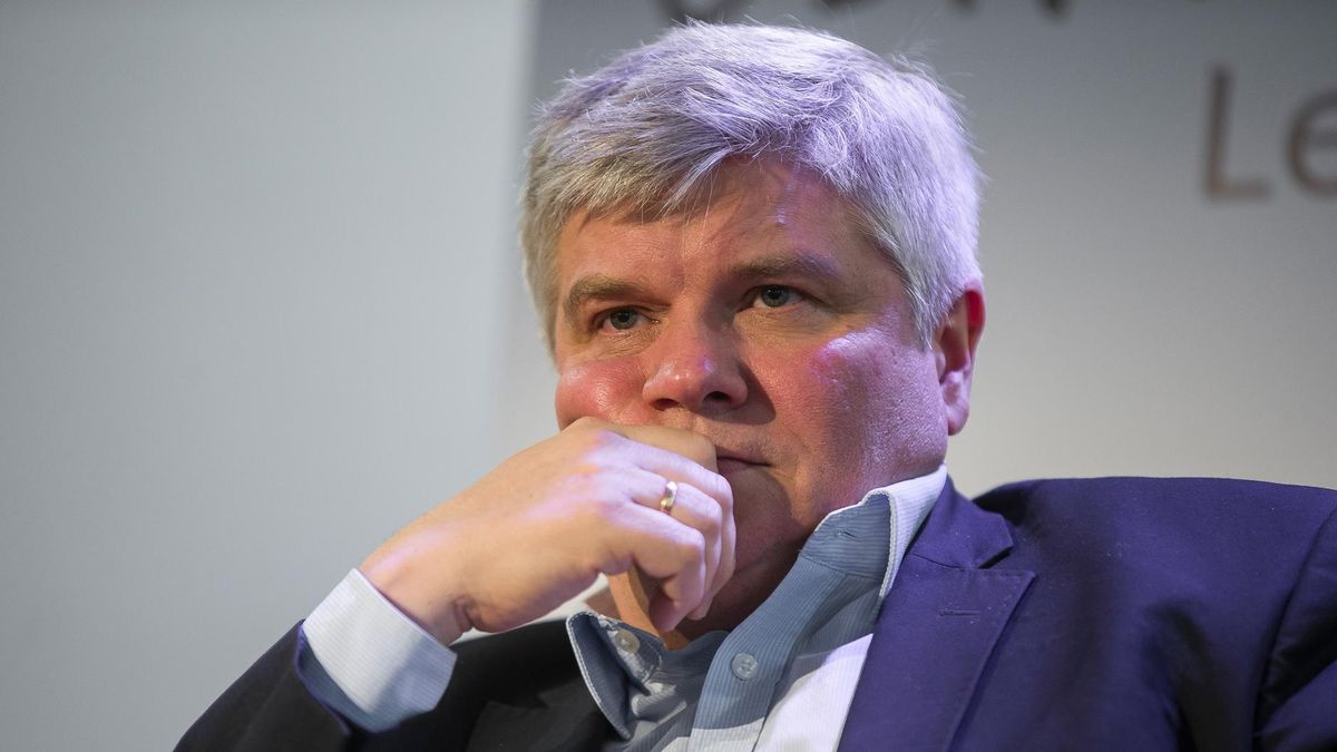 - Dopiero badanie i oględziny elementu samolotu pozwoli określić przyczynę - komentuje dr Maciej Lasek.