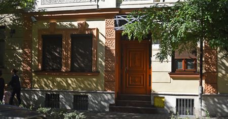 Wynajmował kamienicę od szefa NIK. Grożą mu poważne zarzuty