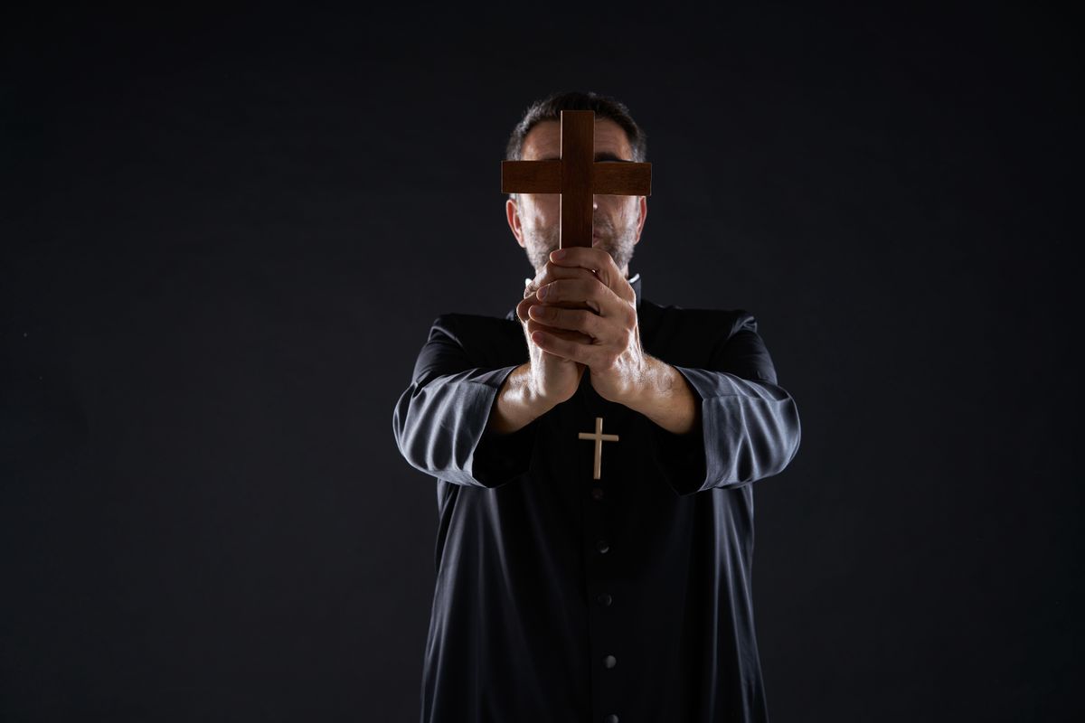 "Egzorcysta papieża" to nowy film w reżyserii Juliusa Avery'ego.