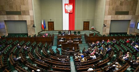 Posłowie dostaną 6 tygodni urlopu. Zwykły Polak tak nie ma