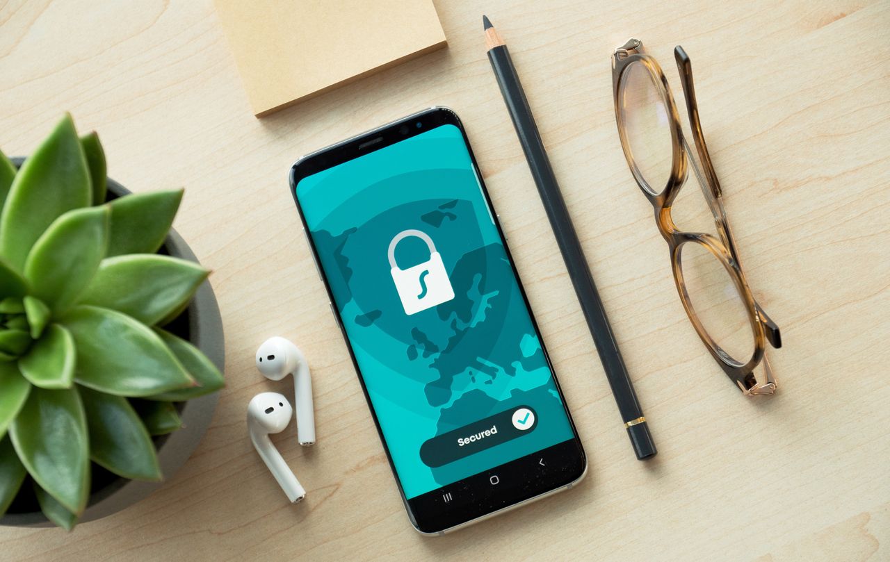 Cyberbezpieczeństwo w biznesie – jak chronić swoje dane i unikać ataków hakerskich?