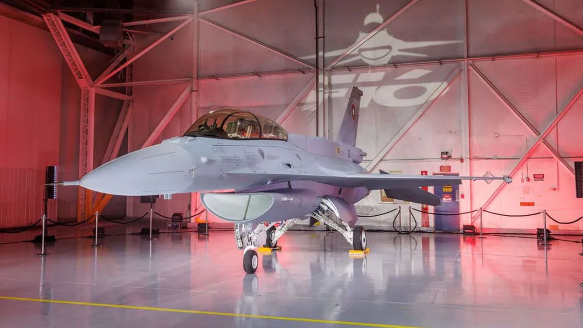 Pierwszy F-16 dostarczony do Bułgarii