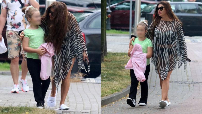 Roznegliżowana Iwona Węgrowska pręży się na plaży w towarzystwie córki