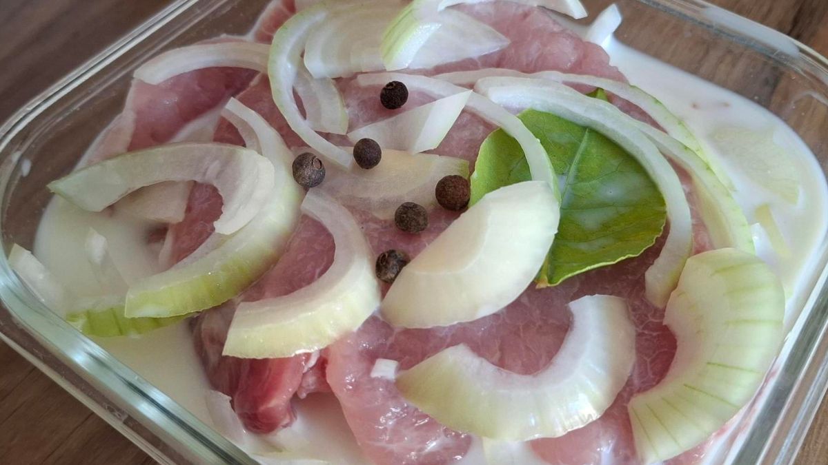 W czym moczyć kotlety schabowe przed smażeniem?