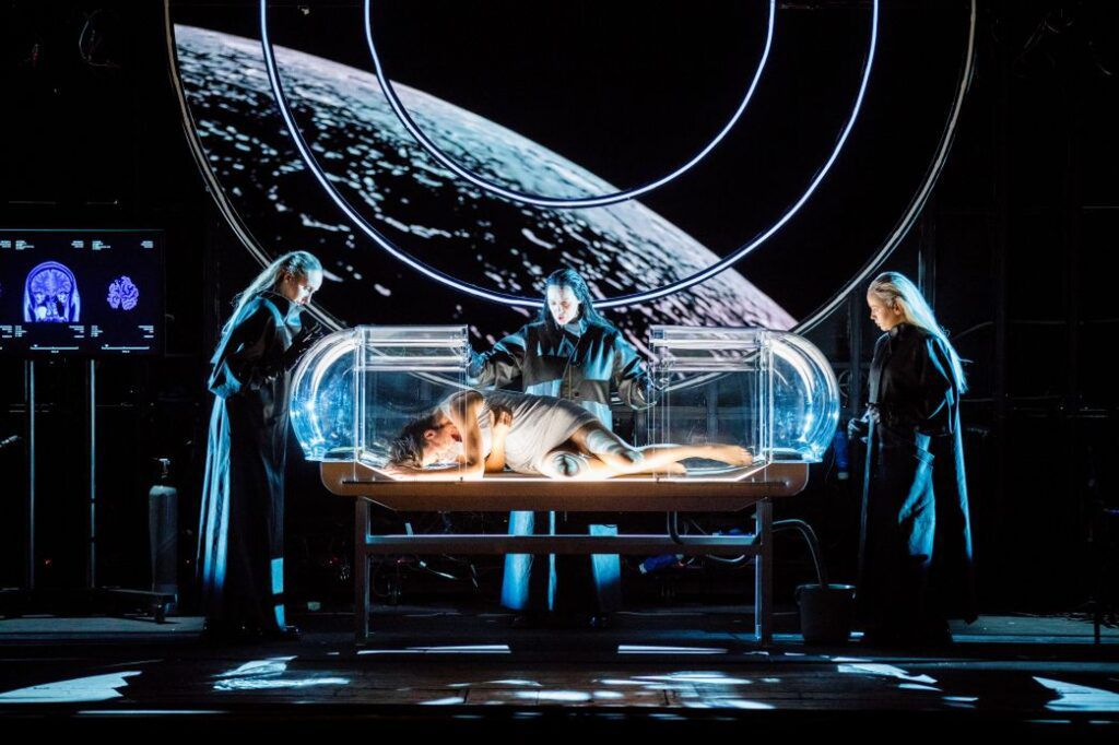 Magdalena Pluta (Driada), Adriana Ferfecka (Echo), Sylwia Salamońska (Najada) i Nadia Stefanoff (Ariadna) w „Ariadnie na Naxos” w TW-ON © Krzysztof Bieliński