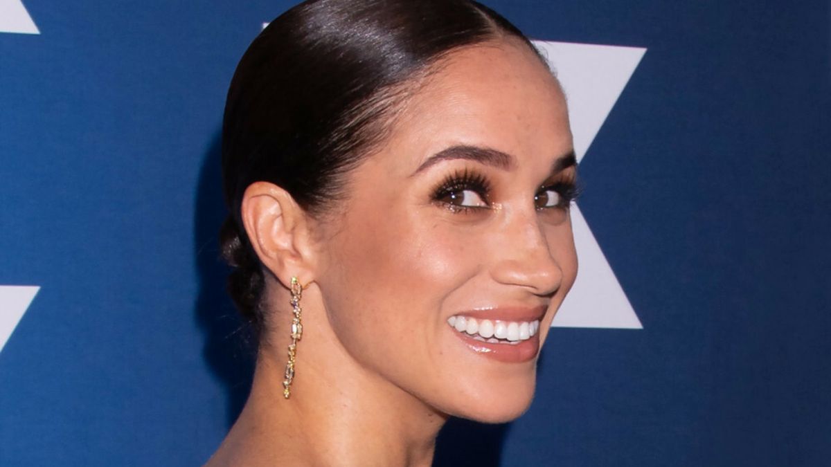 Te triki Meghan Markle opanowała do perfekcji. To dlatego zawsze robi dobre pierwsze wrażenie