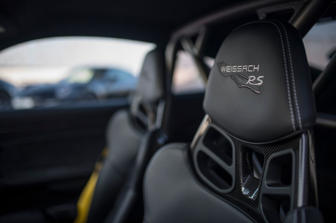 Weissach package przeobraża 911 GT3 RS w auto wyścigowe z homologacją drogową.