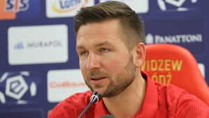Trener Widzewa Łódź zapytany o Lukasa Podolskiego. "Myśliwy nie ma problemów z lisem"