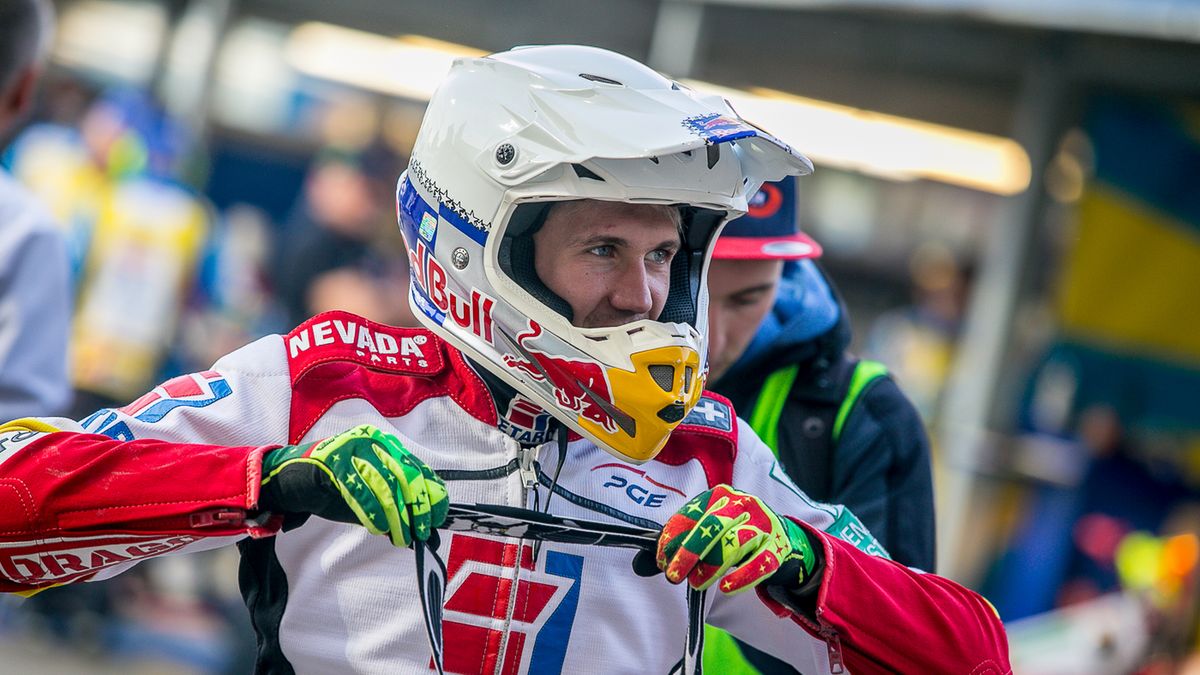 WP SportoweFakty / Tomasz Jocz / Na zdjeciu: Maciej Janowski przygotowujący się do wyjazdu na tor