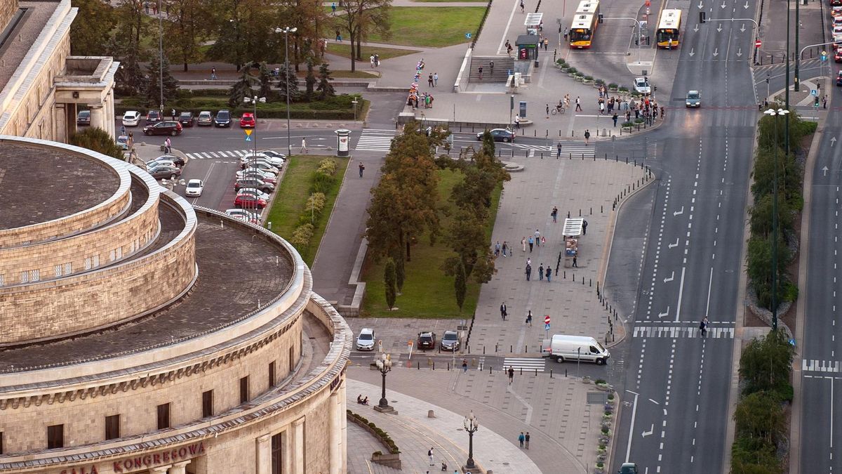 Zarzuty dla Jakuba R. dotyczą między innymi reprywatyzacji działki przy Pałacu Kultury i Nauki, czyli dawnej Chmielnej 70
