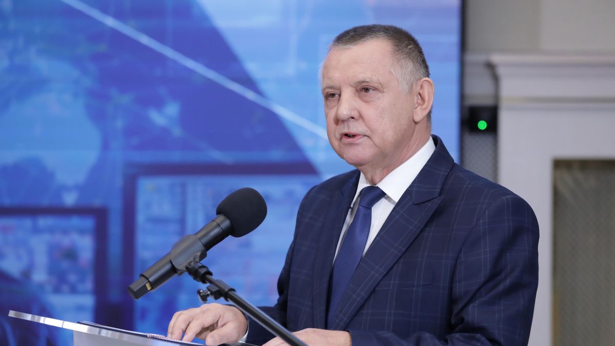 Prezes NIK Marian Banaś uderza w PFR