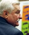 Wałęsa odpowie swoją książką