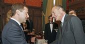 Miedwiediew wręczył Chiracowi Nagrodę Państwową Rosji