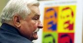 Wałęsa odpowie swoją książką