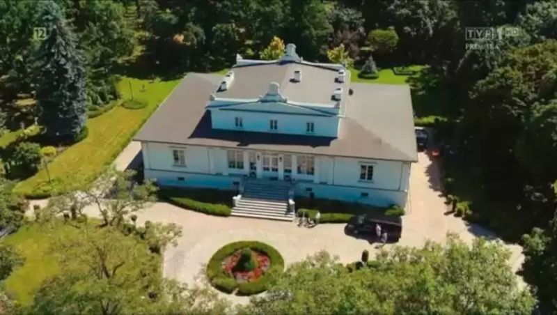 Stanisław z "Rolnika" porzucił pałac na rzecz własnego mieszkania. Pokazał, jak je remontuje 