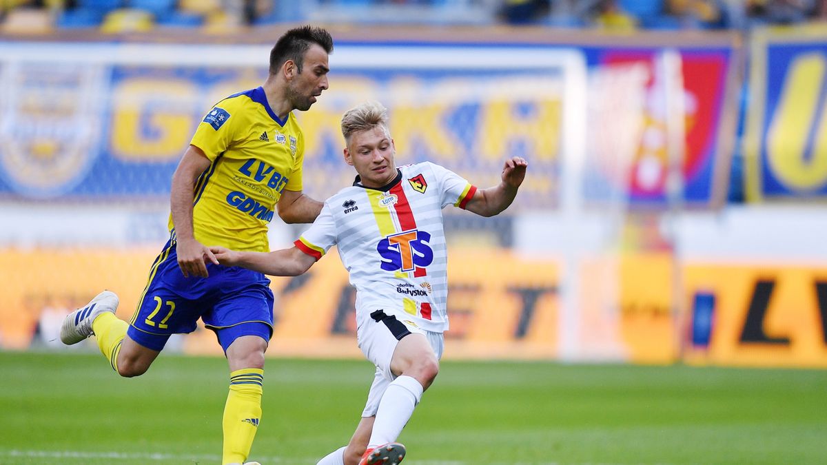 PAP / Marcin Gadomski / Na zdjęciu: Bartosz Bida walczący o piłkę