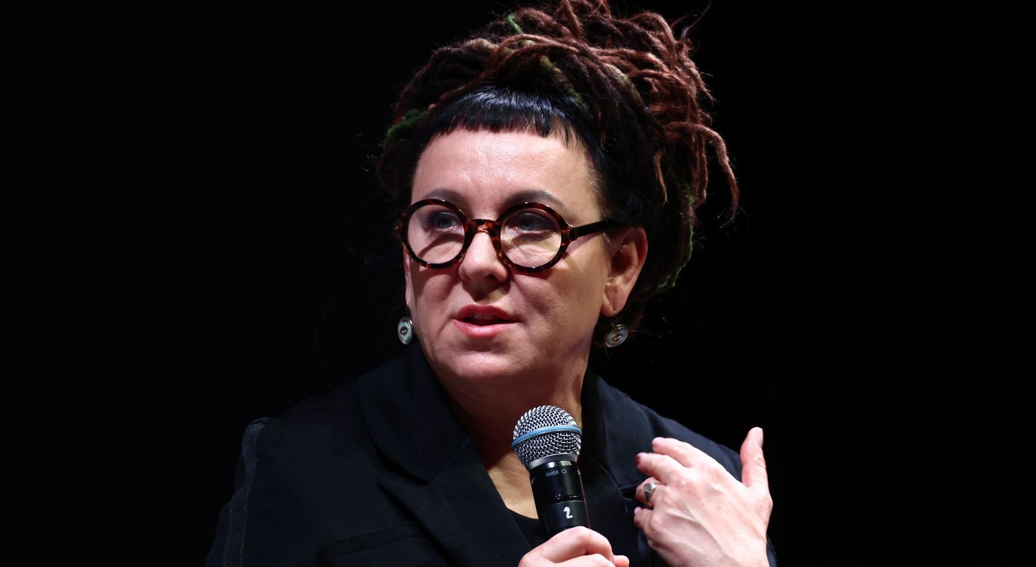 Olga Tokarczuk kontra naczelni polskich mediów. 