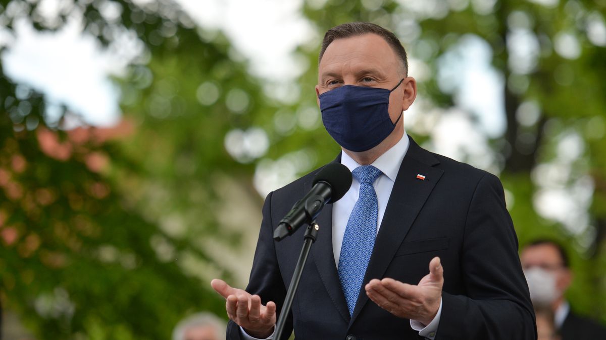 Na zdjęciu prezydent Andrzej Duda przemawiający do wyborców podczas spotkania w trakcie kampanii prezydenckiej