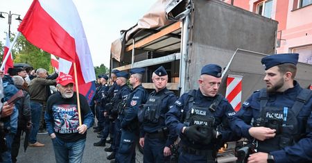 Debata w Końskich. Incydenty i interwencja policji
